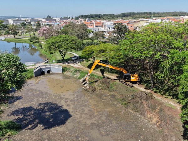 Prefeitura realiza desassoreamento e revitalização no lago do Jardim Paulista